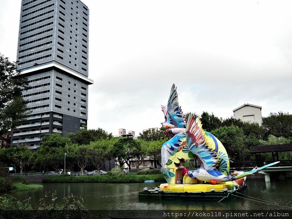 110.10.17 新竹公園-花燈-竹鵲松風迎春曦3.JPG
