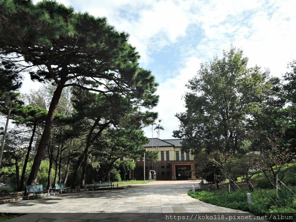110.10.17 新竹公園-玻工館.JPG