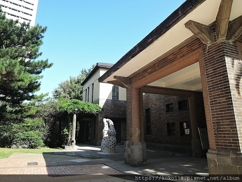 111.10.27 新竹公園-玻工館.JPG