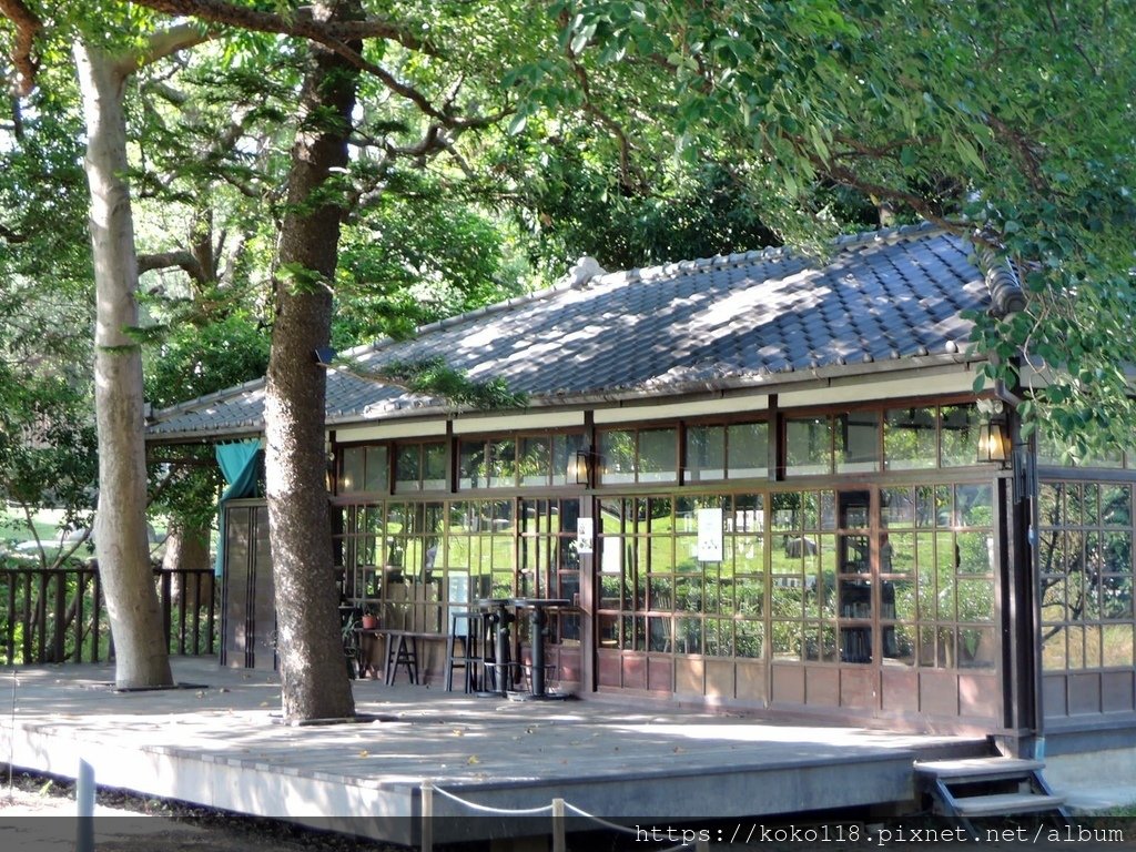 111.10.27 新竹公園-湖畔料亭1.JPG