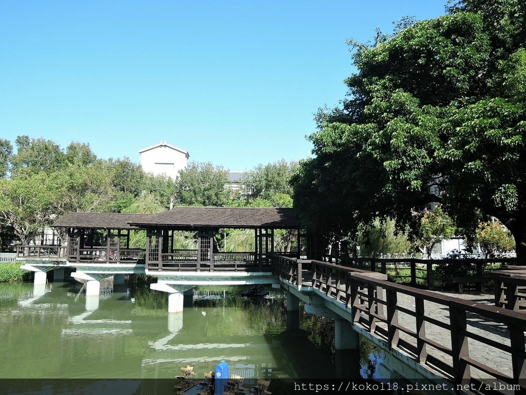 111.10.27 新竹公園-麗池11.JPG