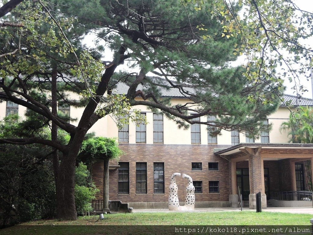 111.11.4 新竹公園-玻工館.JPG
