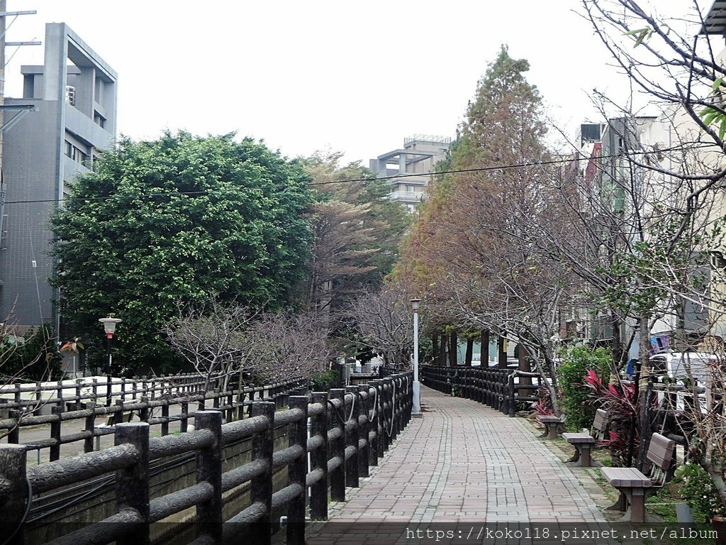 112.1.27 東山濕地生態教學公園外-圳溝步道.JPG