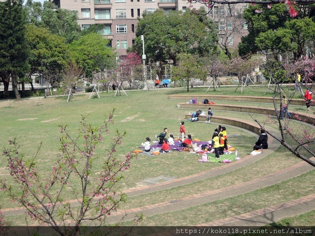 112.2.21 新竹公園-圓形廣場.JPG