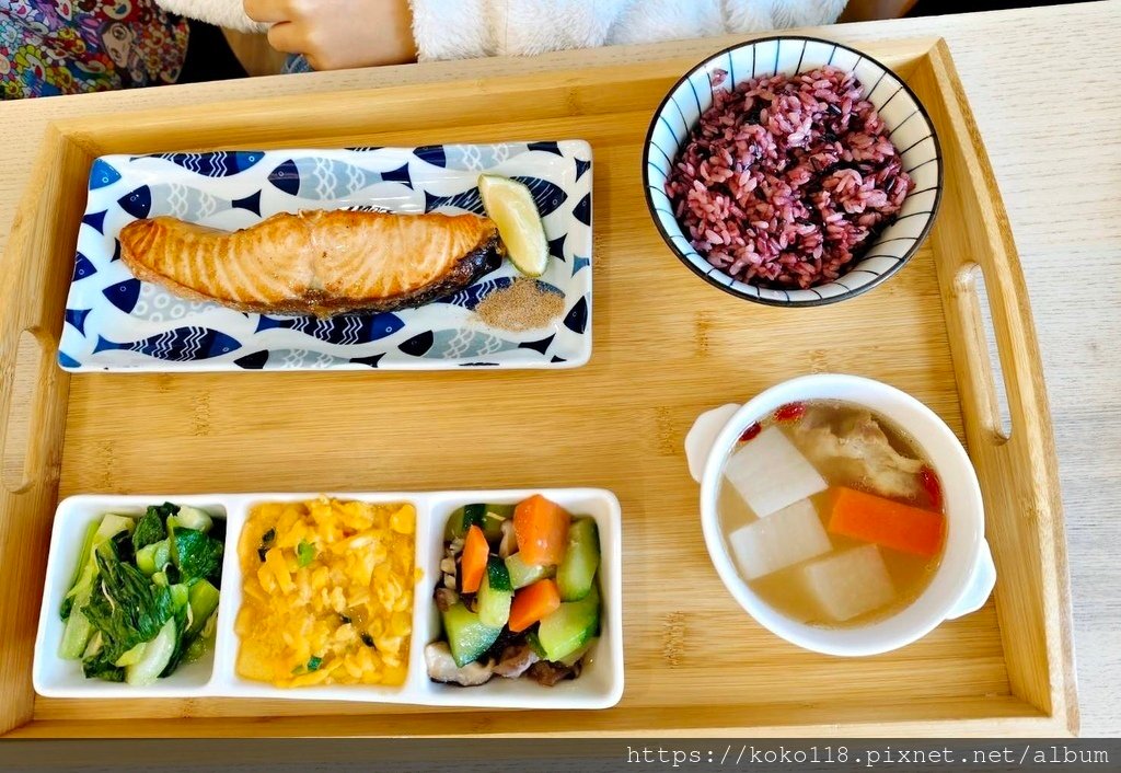 113.12.29 回家趣-鮭魚套餐.jpg