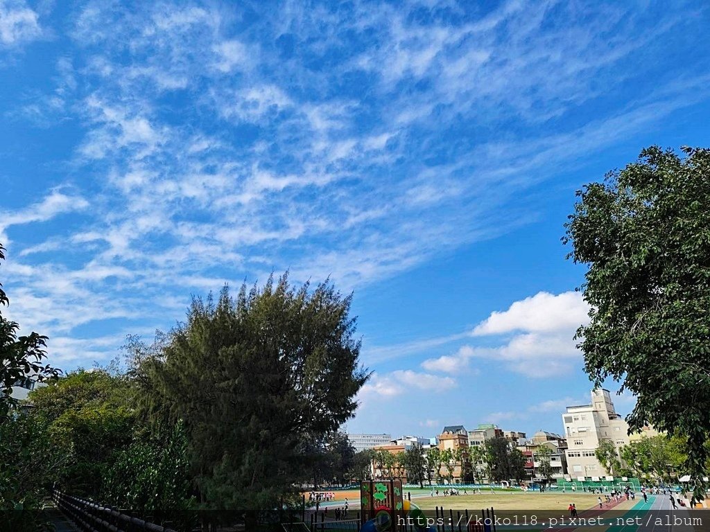 113.12.31 博愛小憩-天空.jpg