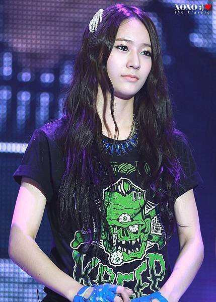 Krystal-KPOP-Concert-at-Incheon-jung-sisters-31738642-1000-1400