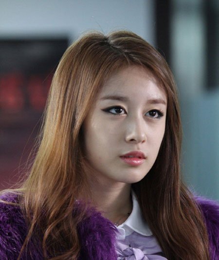 dh2-jiyeon-carry-torch