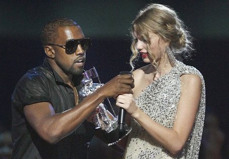 large_TAYLOR-SWIFT-KAYNE-WEST-SPEECH-BEYONCE.JPG