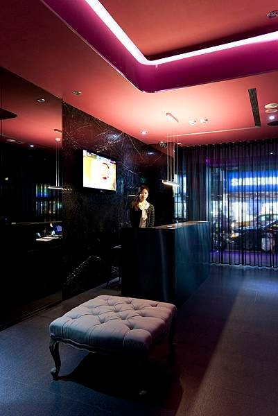 inhouse hotel櫃檯景.jpg