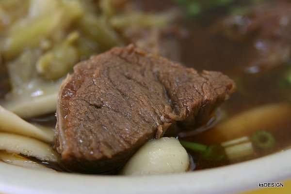 高雄左營-余第一家正老牌刀削麵-牛肉