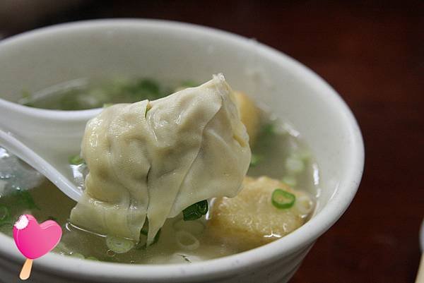 高雄熱河街-上海生煎湯包-油豆腐湯細粉湯