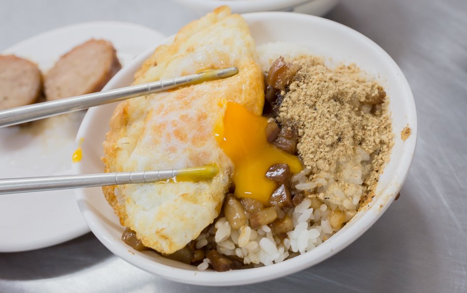 高雄美食 - 前金肉燥飯