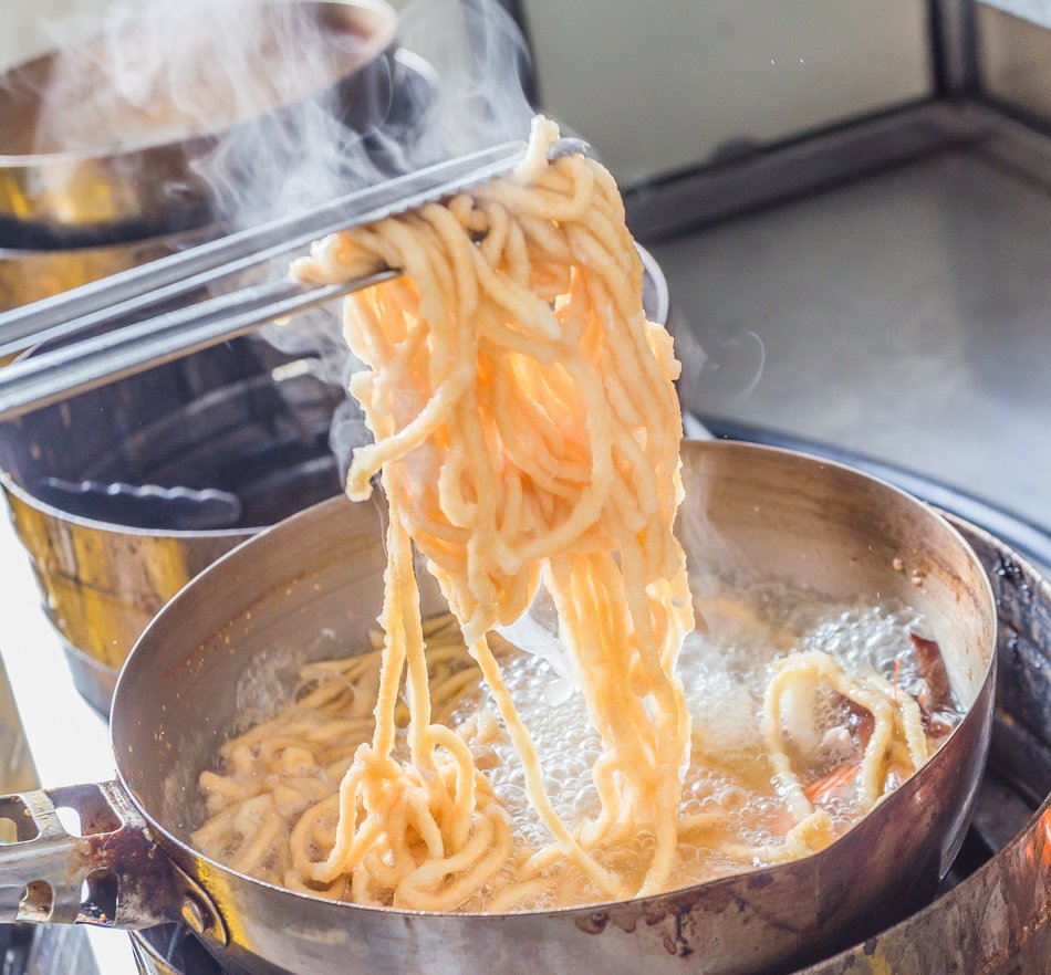 高雄美食 - 鐵雄食堂 / 鍋燒意麵 | 酸辣粉