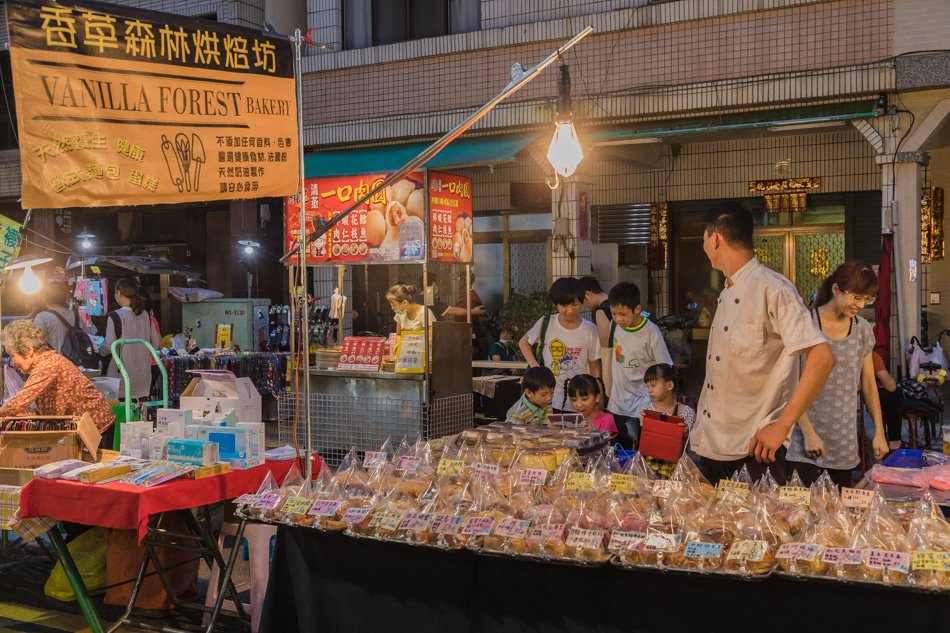 星期六限定駁二夜市