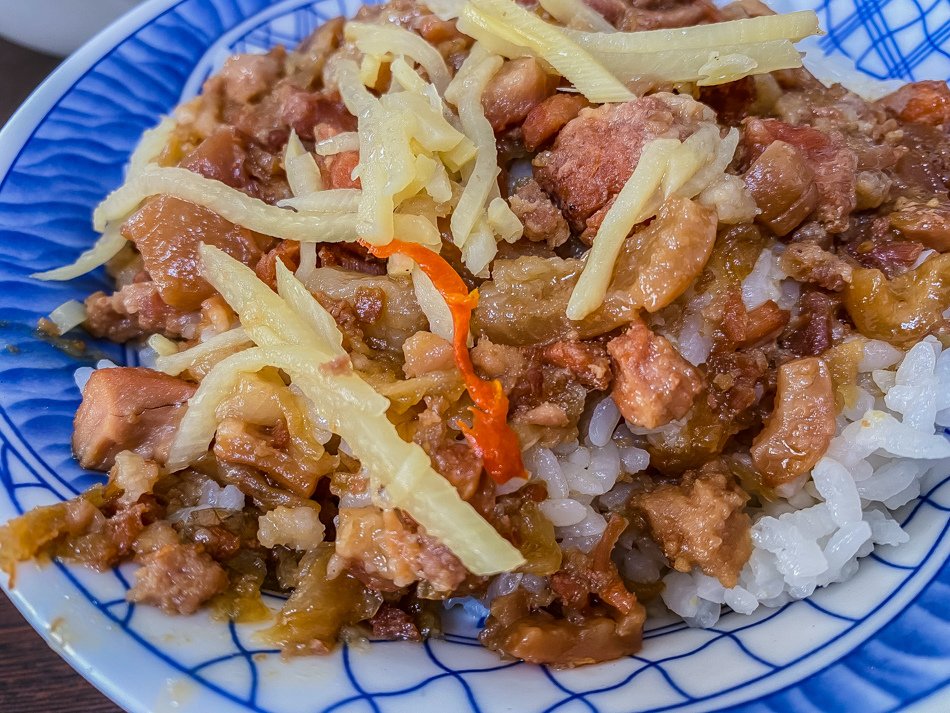 楠梓美食 - 鶴味道炭燒肉燥飯 / 米粉肉羹