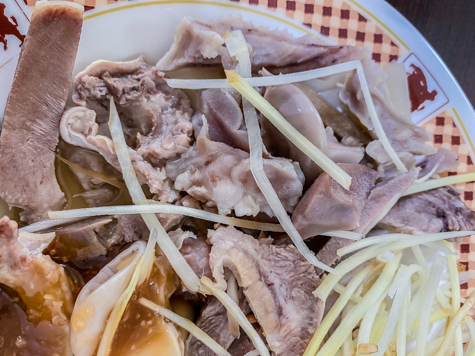 楠梓美食 - 鶴味道炭燒肉燥飯 / 米粉肉羹