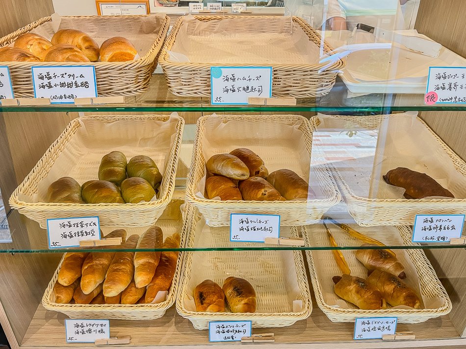 小港美食 - サンメイ塩パン屋-sanmei bakery / 店內麵包