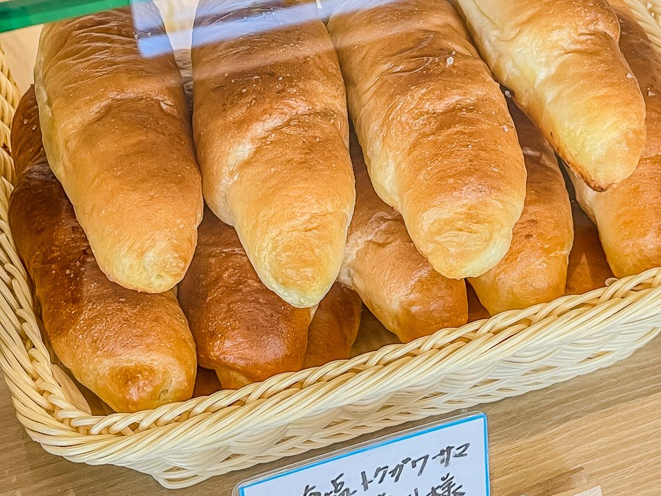 小港美食 - サンメイ塩パン屋-sanmei bakery / 店內麵包