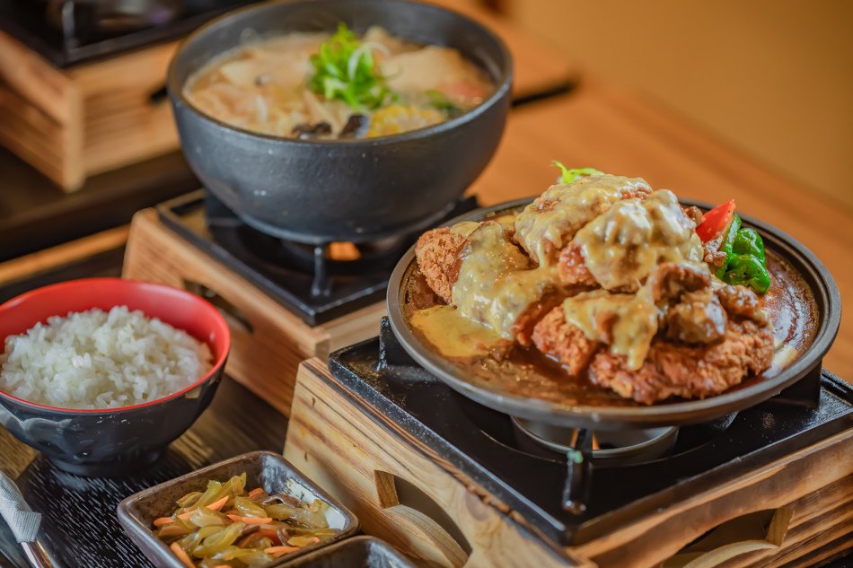 波爾多牛筋肉起司豬排特盛豆腐鍋定食