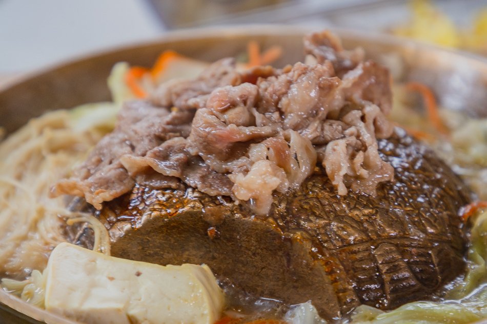 堆疊加倍牛肉套餐，肉量豐富