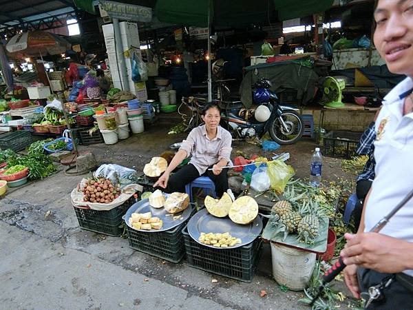 下龍灣農貿市場、vinmart 百貨- (23).JPG