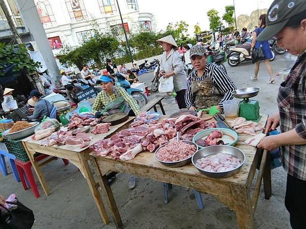 下龍灣農貿市場、vinmart 百貨- (34).JPG