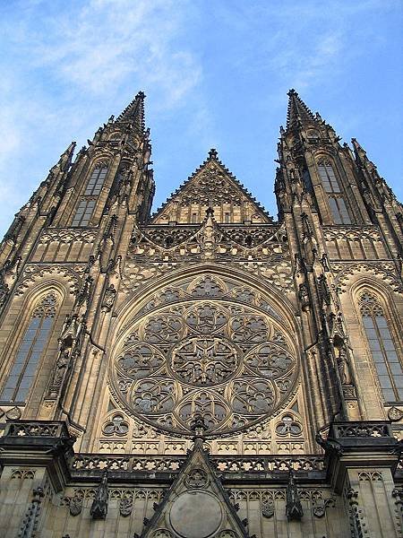 800px-Saint_Vitus_Cathedral_in_Prague.jpg