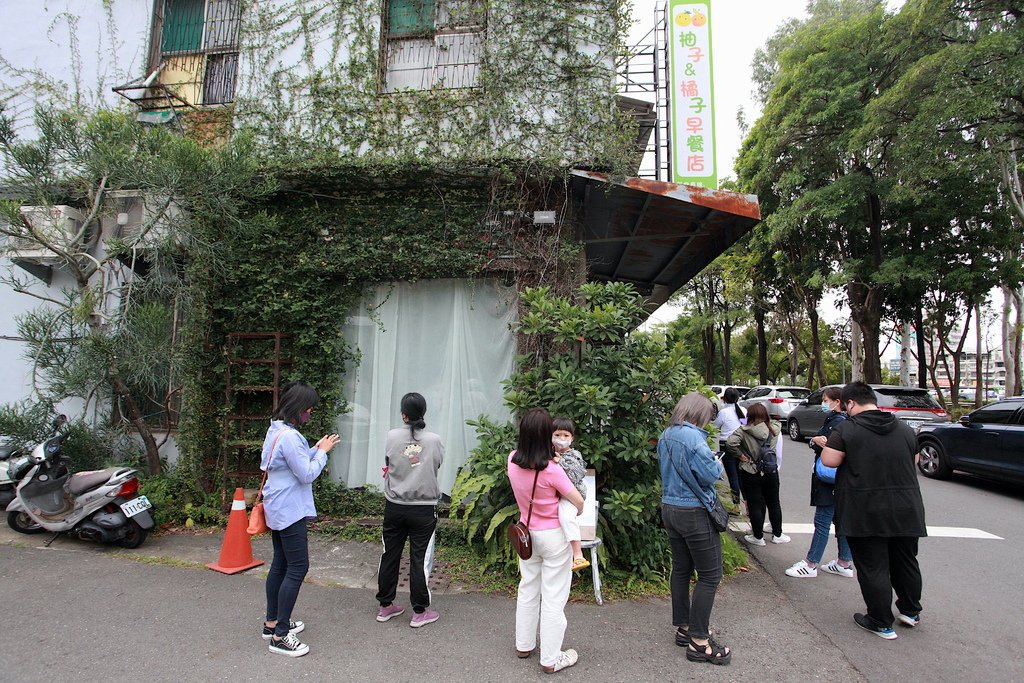 吃。嘉義市｜東區「小花麵包店」 嘉義必買人氣麵包店，從岡山開