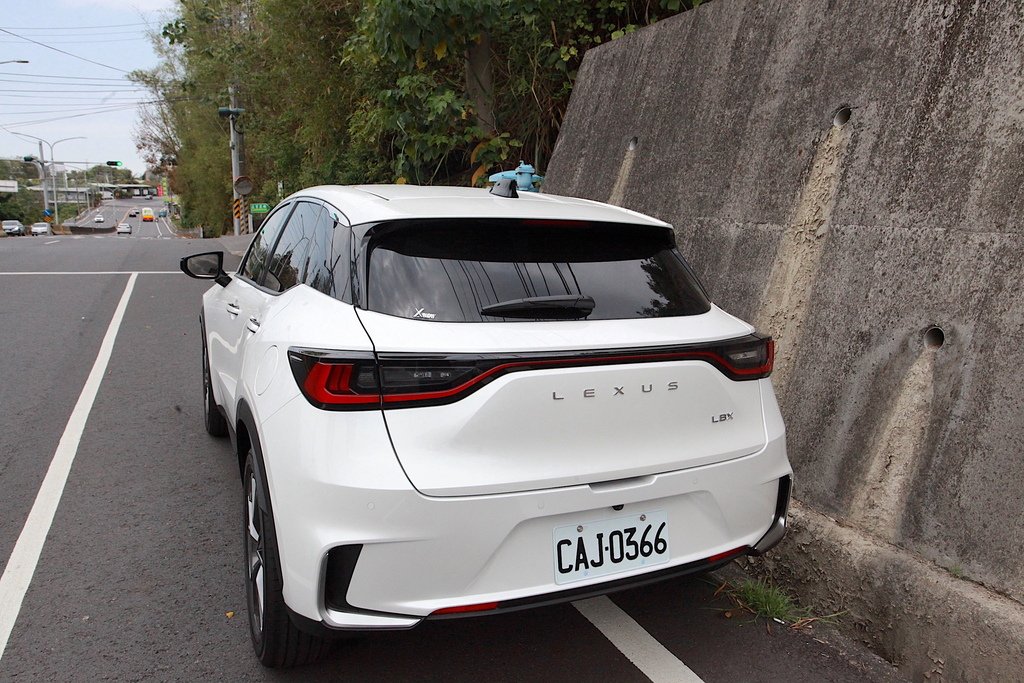 【Lexus LBX貼舒熱佳頂級汽車隔熱紙開箱文分享】全球前