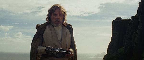 last-jedi-luke-lightsaber-2.jpg