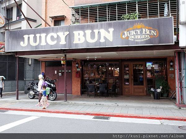 GR2 30052016 Juicy Bun (1).JPG