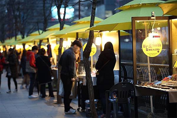 Have_Fun_at_the_Seoul_Bamdokkaebi_Night_Market3.jpg