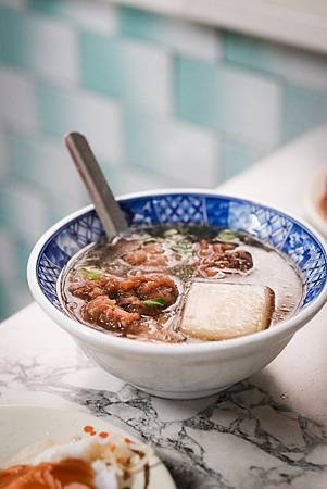 阿溪雞肉飯｜嘉義大排長龍的雞肉飯！滷豆腐必點！