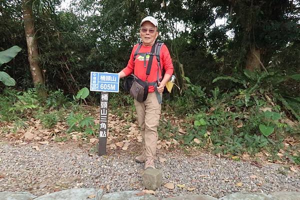 春遊石硦林場登桶頭山O型走 回程沿途賞花趣逍遙遊