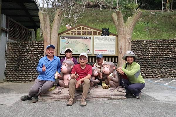 春遊石硦林場登桶頭山O型走 回程沿途賞花趣逍遙遊