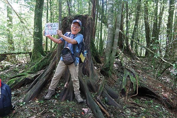 雲淡風輕悠閒漫步船型山