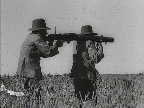 Lewis_Gun_during_Emu_War