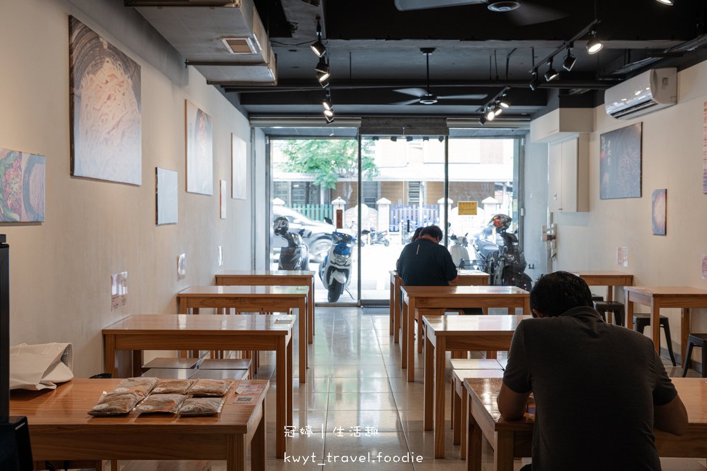 桃園牛肉麵_集英會牛肉麵館國際店，獨家秘方厚切滷牛肉，自助吧