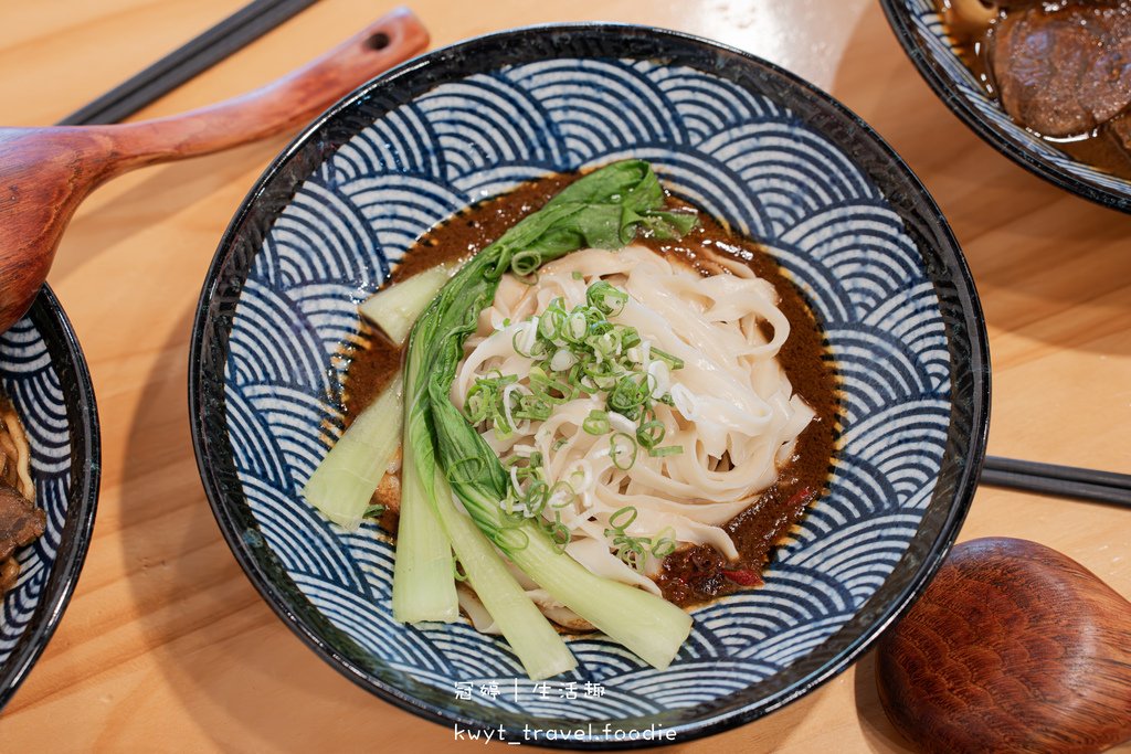 桃園牛肉麵_集英會牛肉麵館國際店，獨家秘方厚切滷牛肉，自助吧