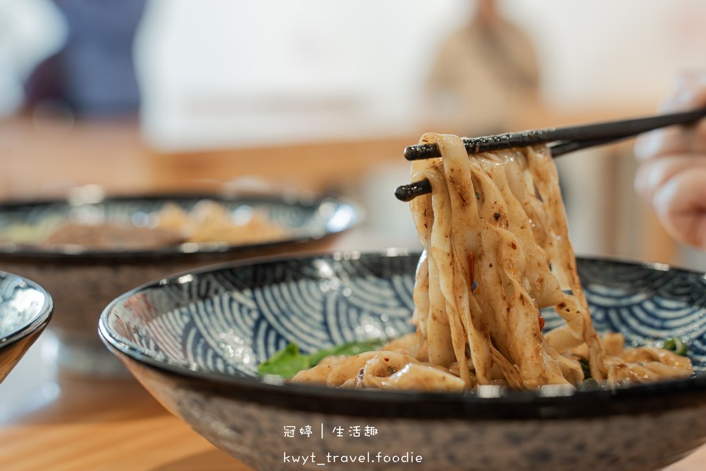 桃園牛肉麵_集英會牛肉麵館國際店，獨家秘方厚切滷牛肉，自助吧