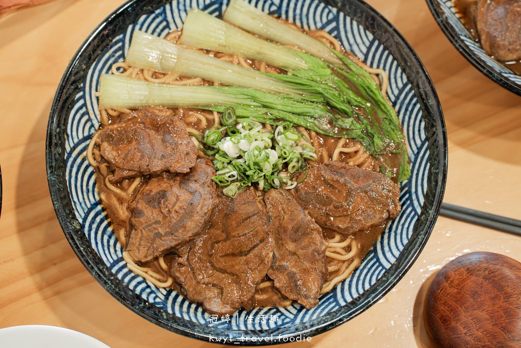 桃園牛肉麵_集英會牛肉麵館國際店，獨家秘方厚切滷牛肉，自助吧