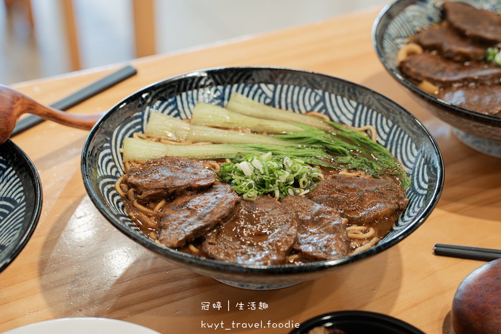 桃園牛肉麵_集英會牛肉麵館國際店，獨家秘方厚切滷牛肉，自助吧