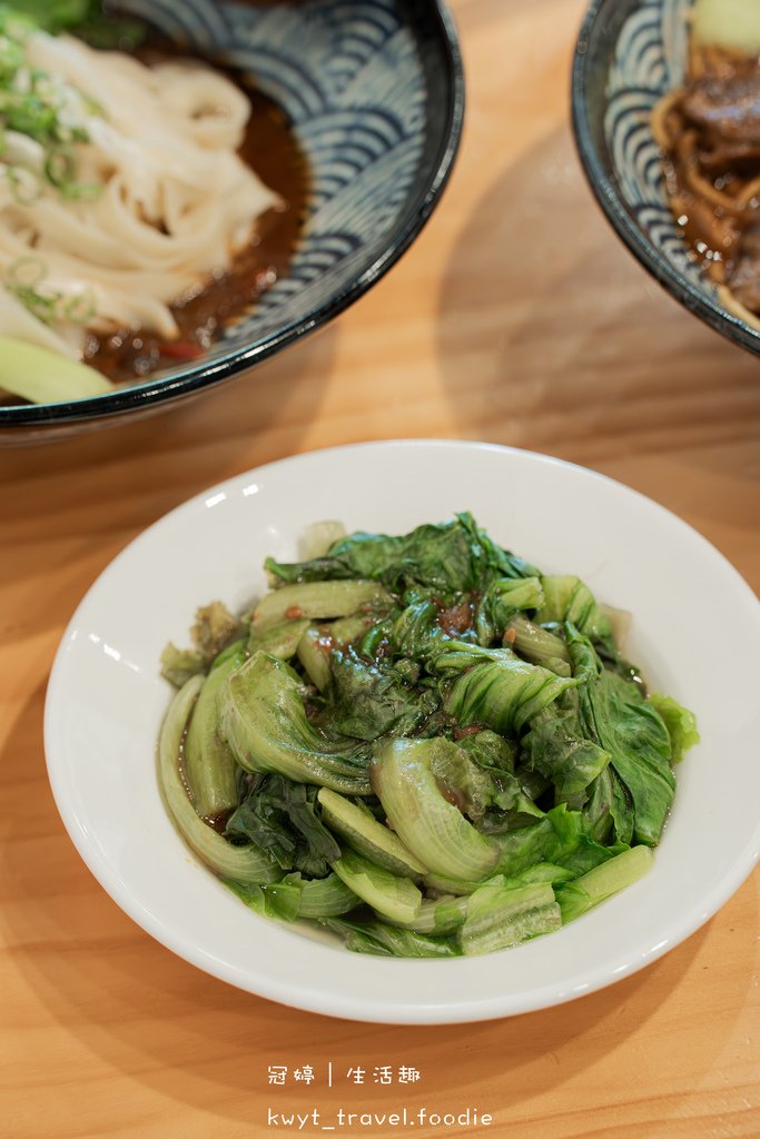 桃園牛肉麵_集英會牛肉麵館國際店，獨家秘方厚切滷牛肉，自助吧