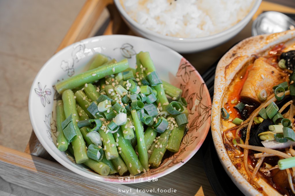 台南南科外送美食_小卒砂鍋雞米飯新市店，這家太頂了吧！大塊雞