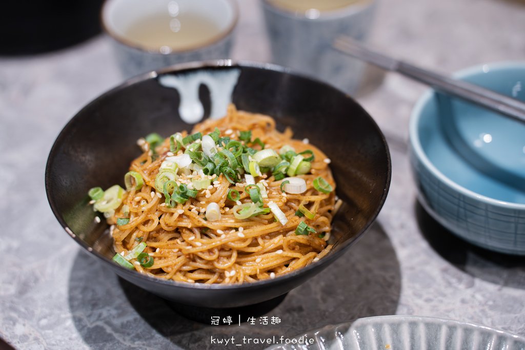 台中冒菜餐廳_辛事小麻冒菜中科店，冒菜烤鴨香辣過癮，爆料系冒