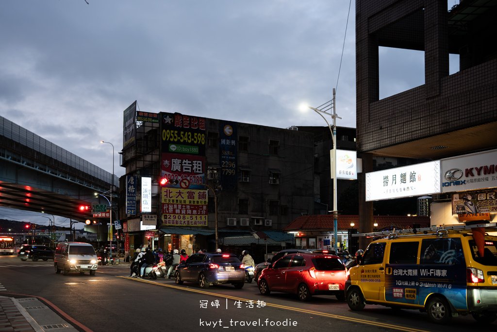 新北新莊美食_撈月麵館，八道工法手工麵疙瘩、麵條Ft.港口直