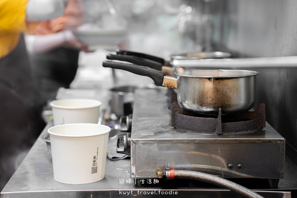 新北新莊美食_撈月麵館，八道工法手工麵疙瘩、麵條Ft.港口直