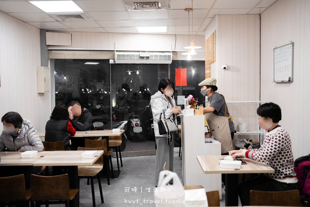 新北新莊美食_撈月麵館，八道工法手工麵疙瘩、麵條Ft.港口直