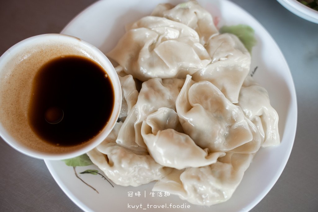 台南中西區小吃美食_穎川水餃店，3元水餃太晚來吃不到！高麗菜